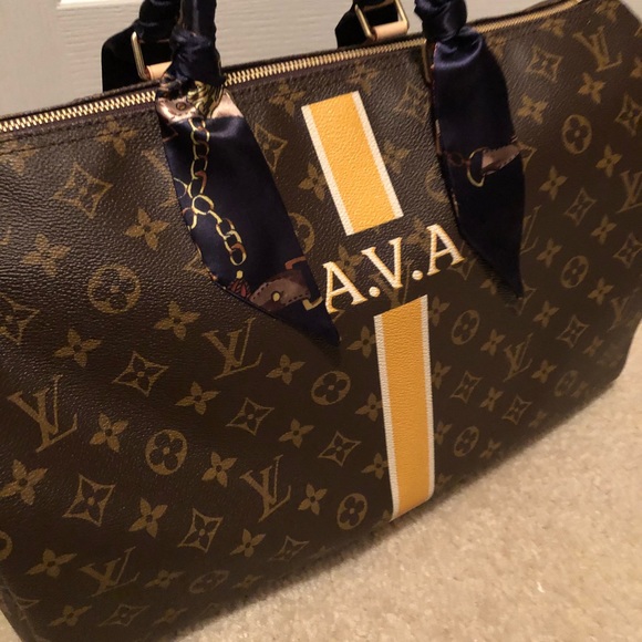 Meet your Posher, Leelee - Picture 3 of 7